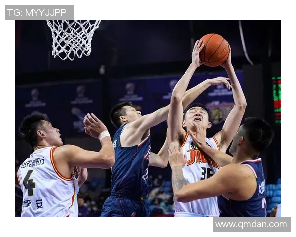 2013年CBA精彩对决广东队与青岛队第34轮比赛录像回顾与分析